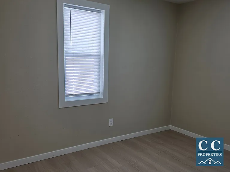 1810 Walnut St — Photo 2