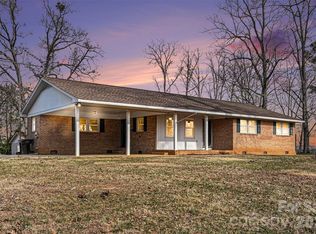 238 Lakeview Dr, Blacksburg, SC 29702