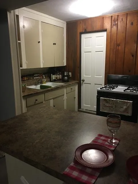 1 bed, 400 sqft, $700 — Photo 2