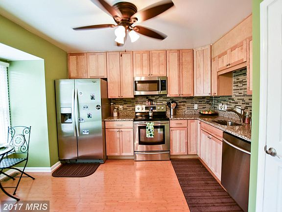 3rd image of 1 Windward Ct