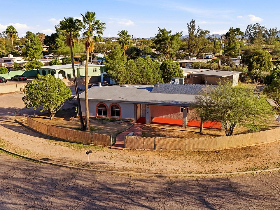 1st image of 4024 E Santa Barbara Ave