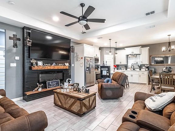 4th image of 422 Gonzalez Dr