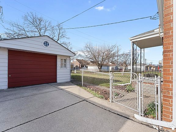 4th image of 12813 Birrell St