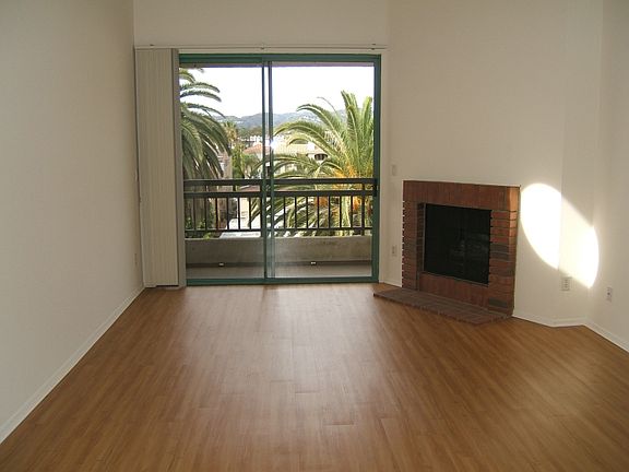 4th image of 11660 Mayfield Ave APT 401