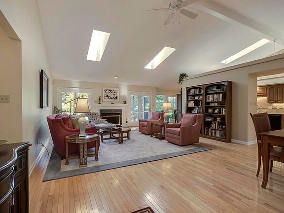 4th image of 512 Keota Pl