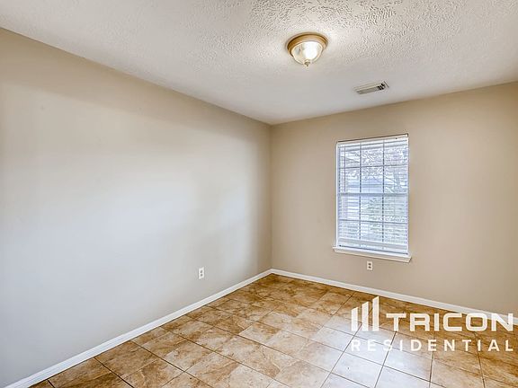 2nd image of 10910 Linwood Ct