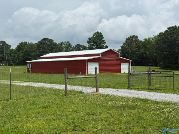 2465 Mount Carmel Dr, Guntersville, AL 35976