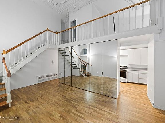 3rd image of 30 W 40th St #2B