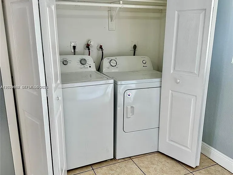 701 SW 1st St #1 — Photo 9