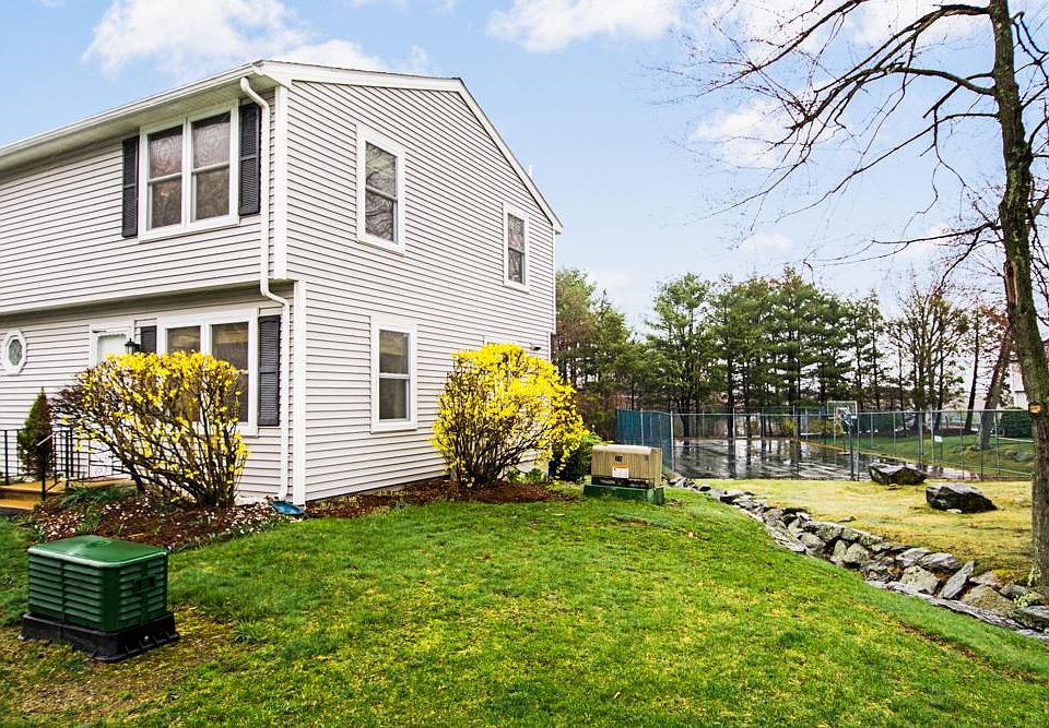 End unit, front of townhome