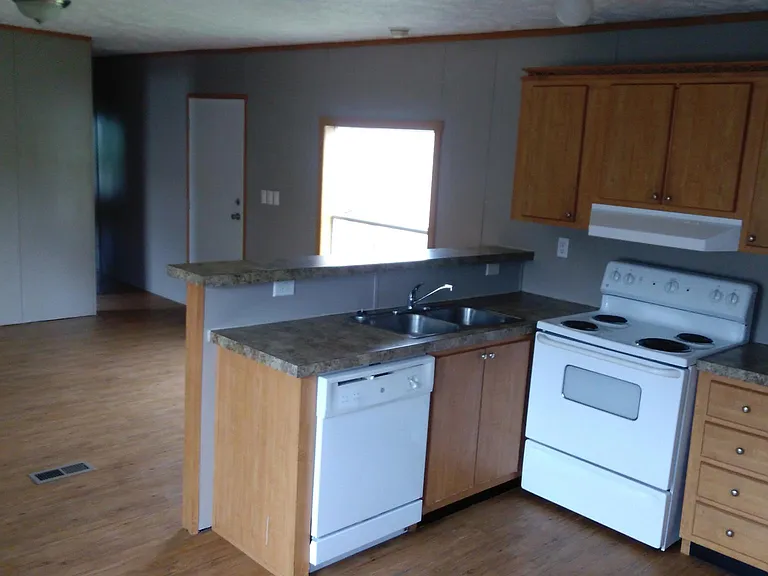 142 Sheila Ln — Photo 1