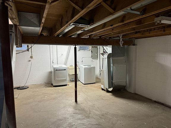 5th image of 7164 Seymour St NW #7164