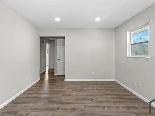 231 Estridge Rd, Saint Louis, MO 63137