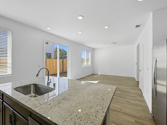 4th image of 5204 El Paraiso Ave