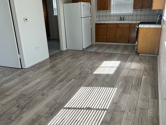 5th image of 558 Jackson St