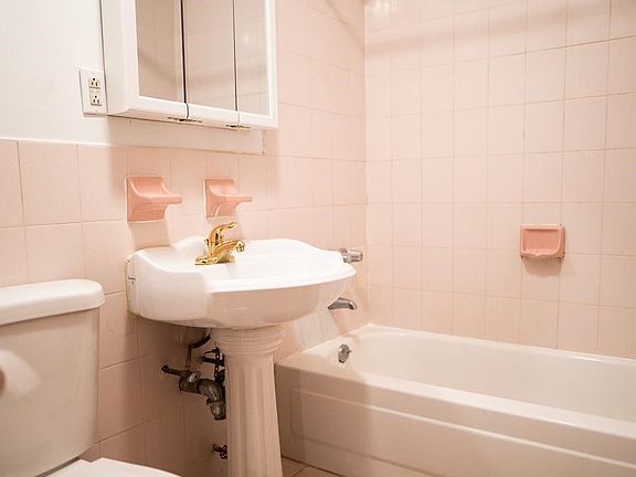 4th image of 55 Cooper St APT 4a