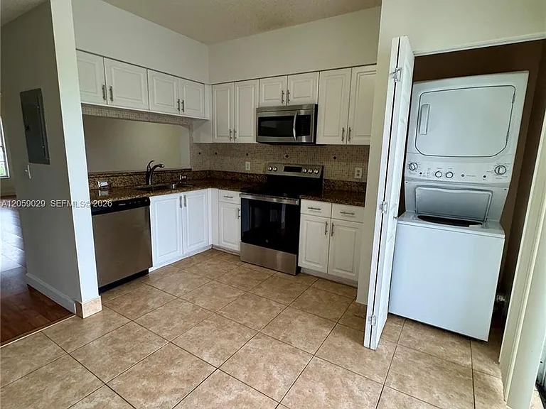 16743 Hemingway Dr — Photo 8