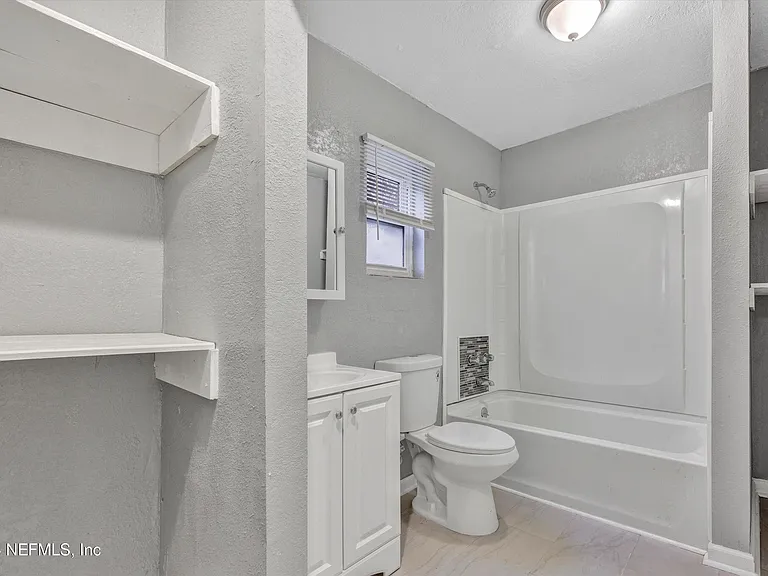 1722 W 30th St — Photo 32