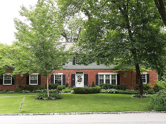 2nd image of 28 Sussex Dr