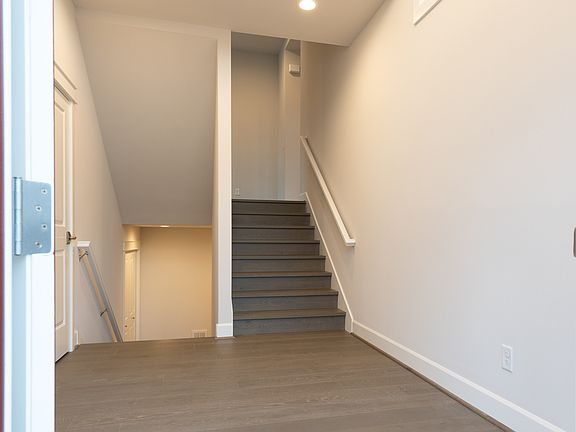 5th image of 1576 Westridge Way NE