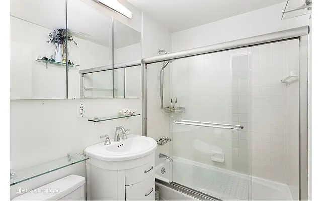 Sold by Douglas Elliman | media 27