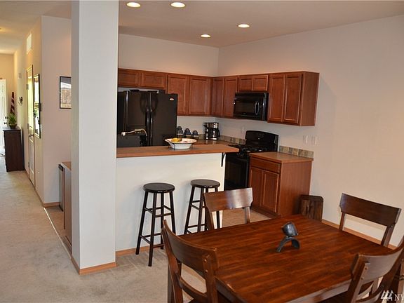 3rd image of 7099 Norfolk Ave NE
