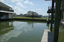 4th image of 945 Tiki Dr