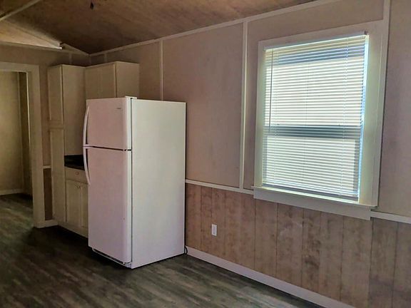 4th image of 401 N Clegg St