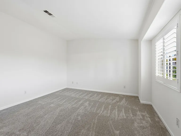 552 Stonehaven Ct — Photo 42