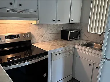 8850 Fontainebleau Blvd #202 — Photo 2