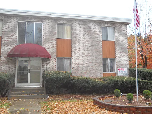 402 W Main St Photo 1