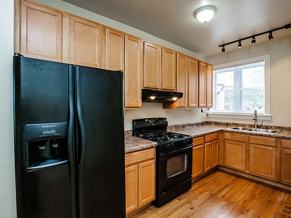 3rd image of 10433 S Corliss Ave