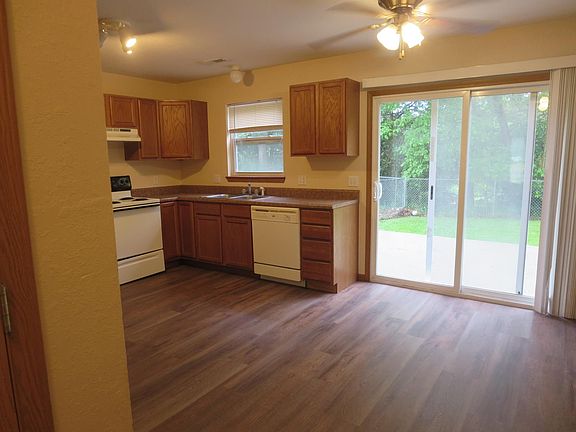 4th image of 715 W Cottonwood St #B