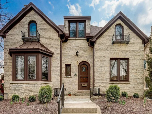7023 Grand PARKWAY, Wauwatosa, WI 53213