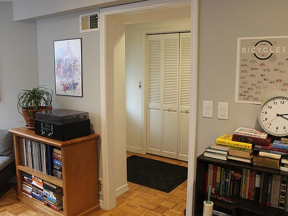 3rd image of 3043 N Kenmore Ave #Gf
