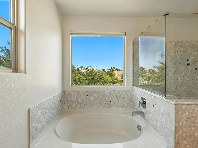 4644 E Beck Ln — Photo 13