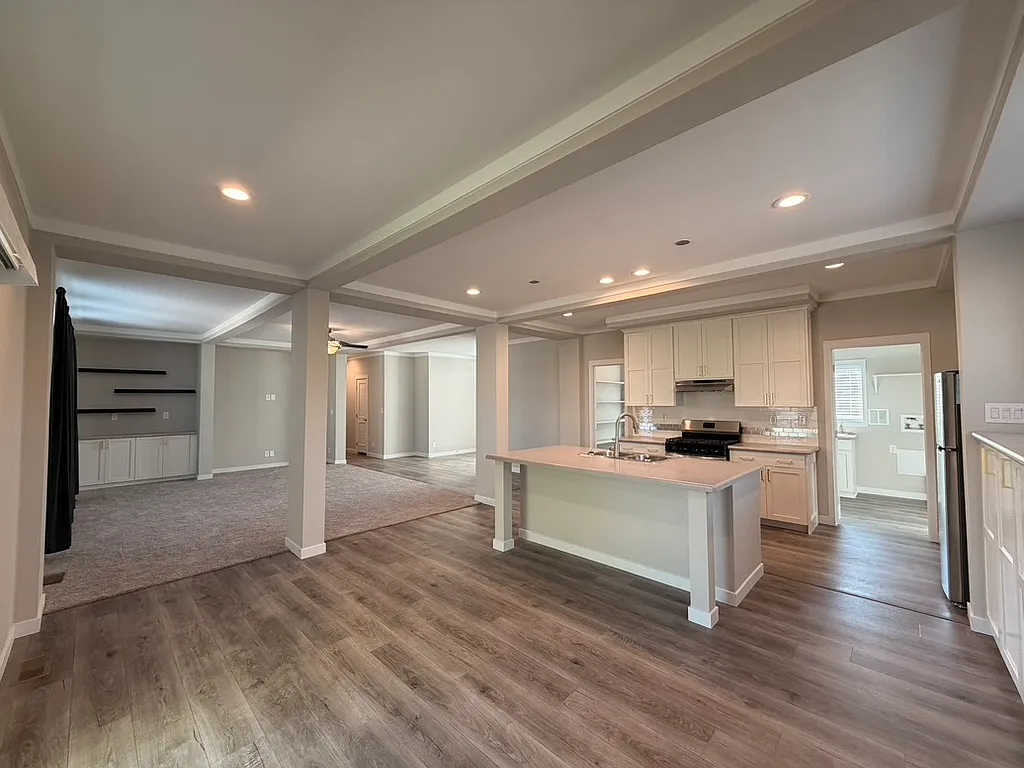 3 bed, 2040 sqft, $2,650 — Photo 3