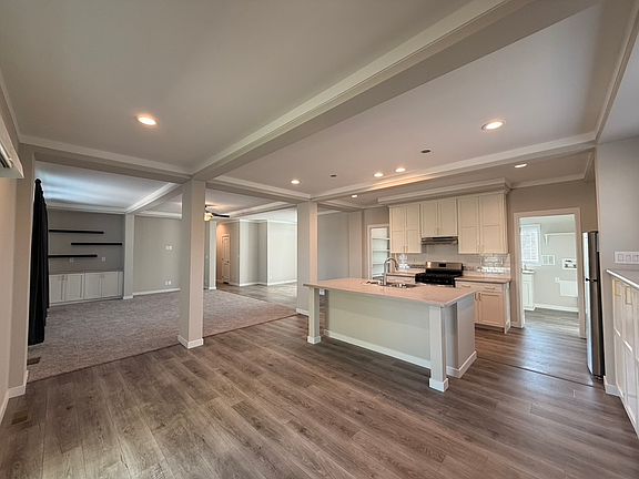 3rd image of 10162 Edith Blvd NE