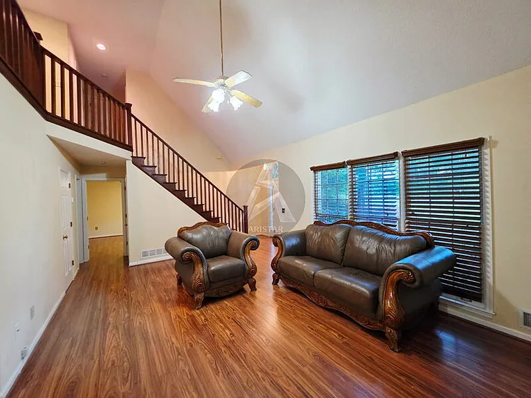 3718 Memorial Pkwy NW — Photo 10