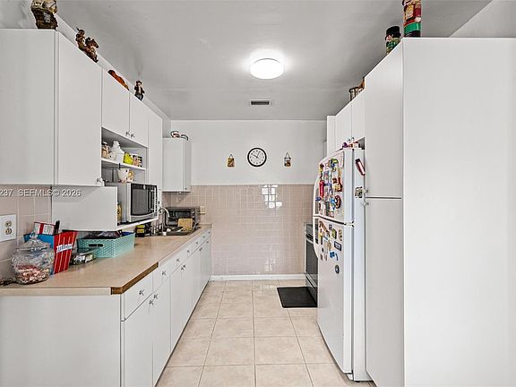 4th image of 15401 NW 28th Ct