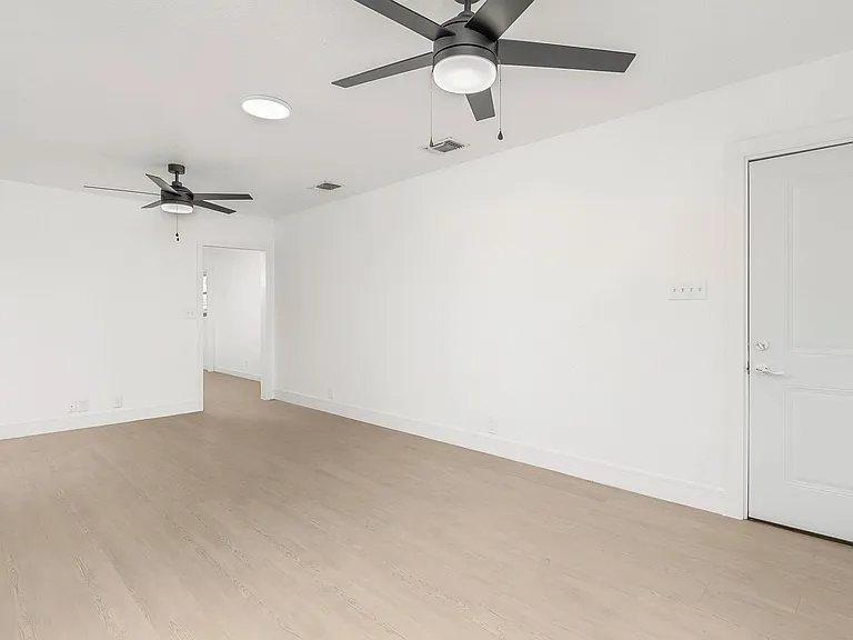 1135 Ceralvo St — Photo 6