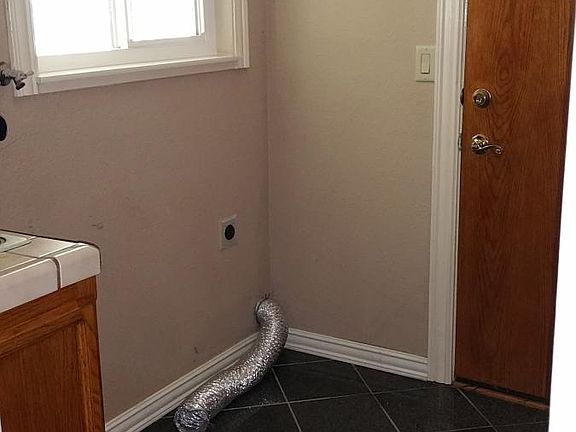 Laundry room/garage entrance