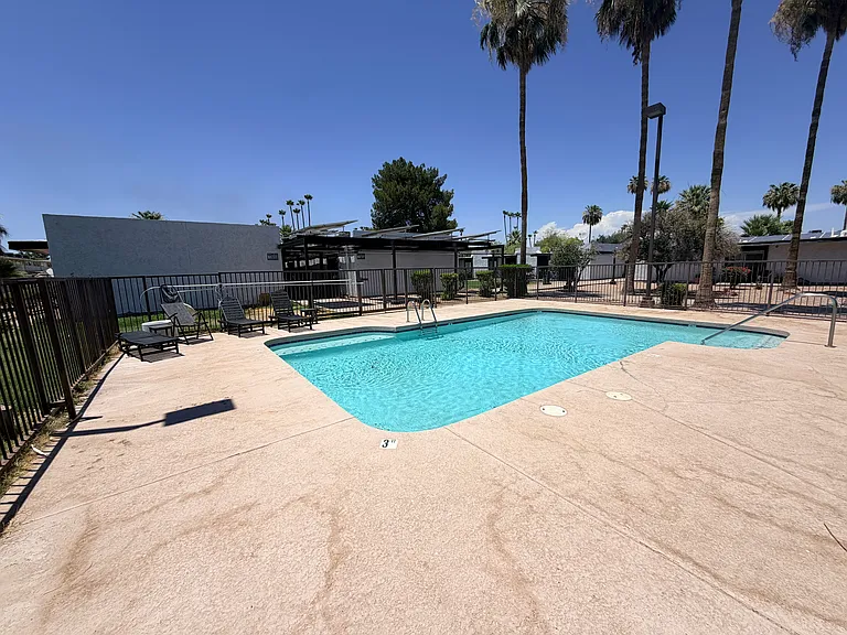 Flats at Granite Reef — Photo 4