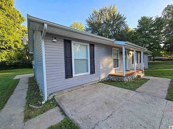 2nd image of 5910 Oakwood Dr