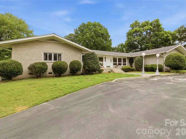 938 Sandswood Dr, Gastonia, NC 28054