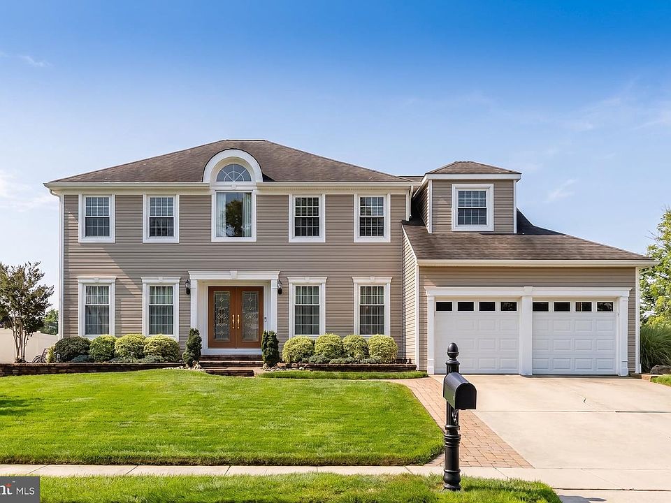1st image of 2 Walton Dr
