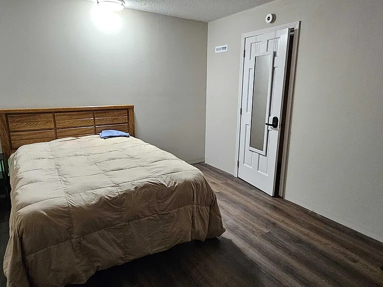 Edgetone Dr — Photo 2