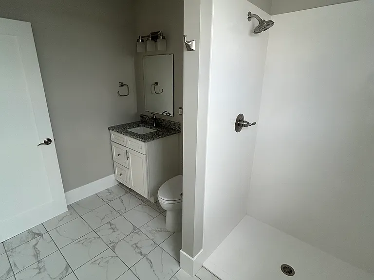 417 E Broadway — Photo 6