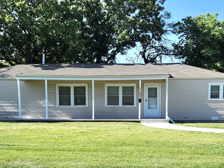 1102 N Glendale St — Photo 1