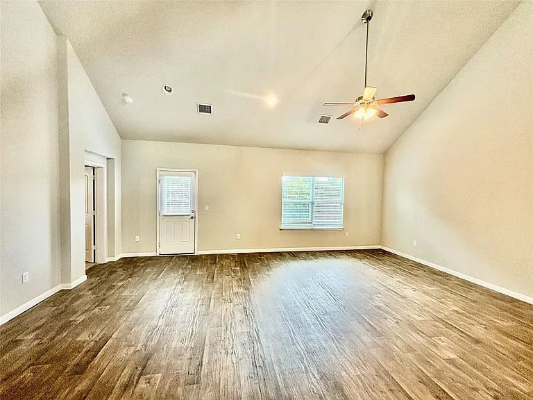 1905 Alamo Heights Ave — Photo 8